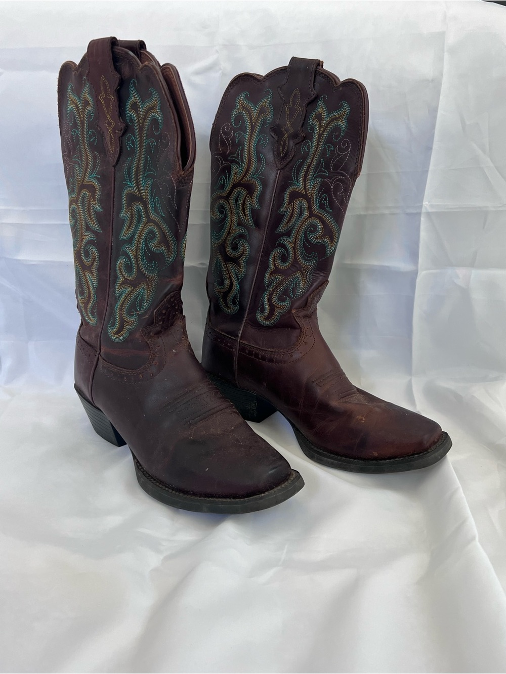 Justin’s Embroidered Western Cowboy Boots